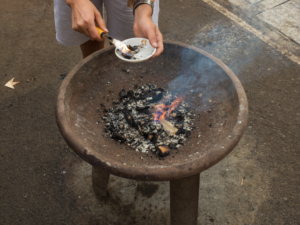 Ash disposal and reuse fire pit 3