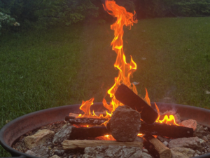 how to keep fire going in a fire pit